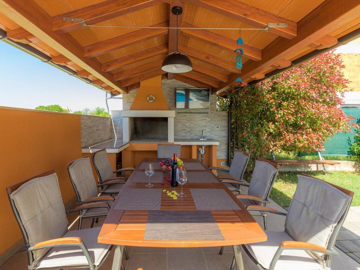 Holiday Home Linden Tree By Interhome Pula Exterior photo